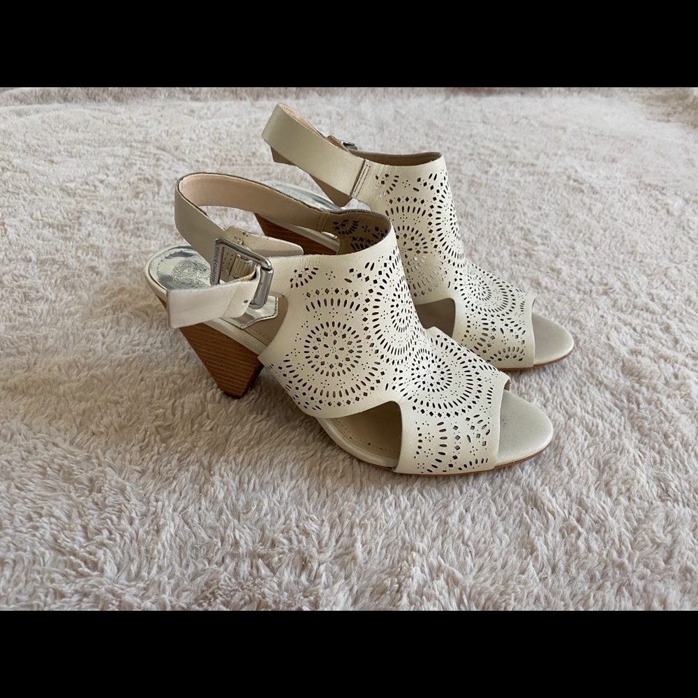 VINCE CAMUTO CREAM HEELS